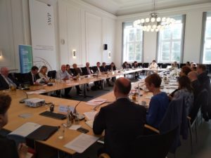 Runder Diskussionstisch
