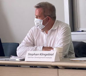 Photo: Stephan Klingebiel on a conference wearing a FFP2 Mask