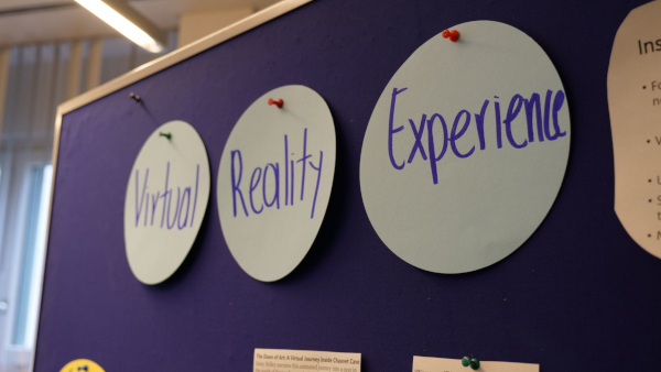 Photo: Board with the words Virtual, Reality, Experience