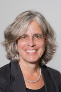 Photo: Dr. Ines Dombrowsky ist Institutionenökonomin Programmleitung des Forschungsprogramms "Umwelt-Governance" ihre Arbeitsgebiete sind Nachhaltige Nutzung natürlicher Ressourcen und ehrebenen-Umweltgovernance