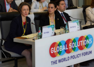 Photo: Prof. Dr. Anna-Katharina Hornidge spricht in ein Mikrofon auf dem Global Sollutions Summit