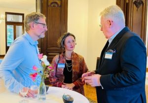 Photo: Austausch der IDOS-Direktorin Prof. Anna-Katharina Hornidge mit Deutsche-Welle-Intendant Peter Limbourg und Dr. Eckart von Hirschhausen, Gründer der Stiftung Gesunde Erde. Gesunde Menschen