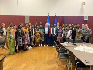 Groupphoto: Participants of the Shaping Futures Academy with Jochen Flasbarth, State Secretary of the BMZ