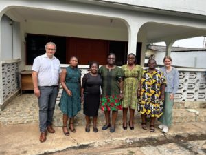 Photo: Gruppenfoto "Interim-Workshops zu lokalen feministischen Perspektiven - IDOS-Team zu Besuch in Accra"