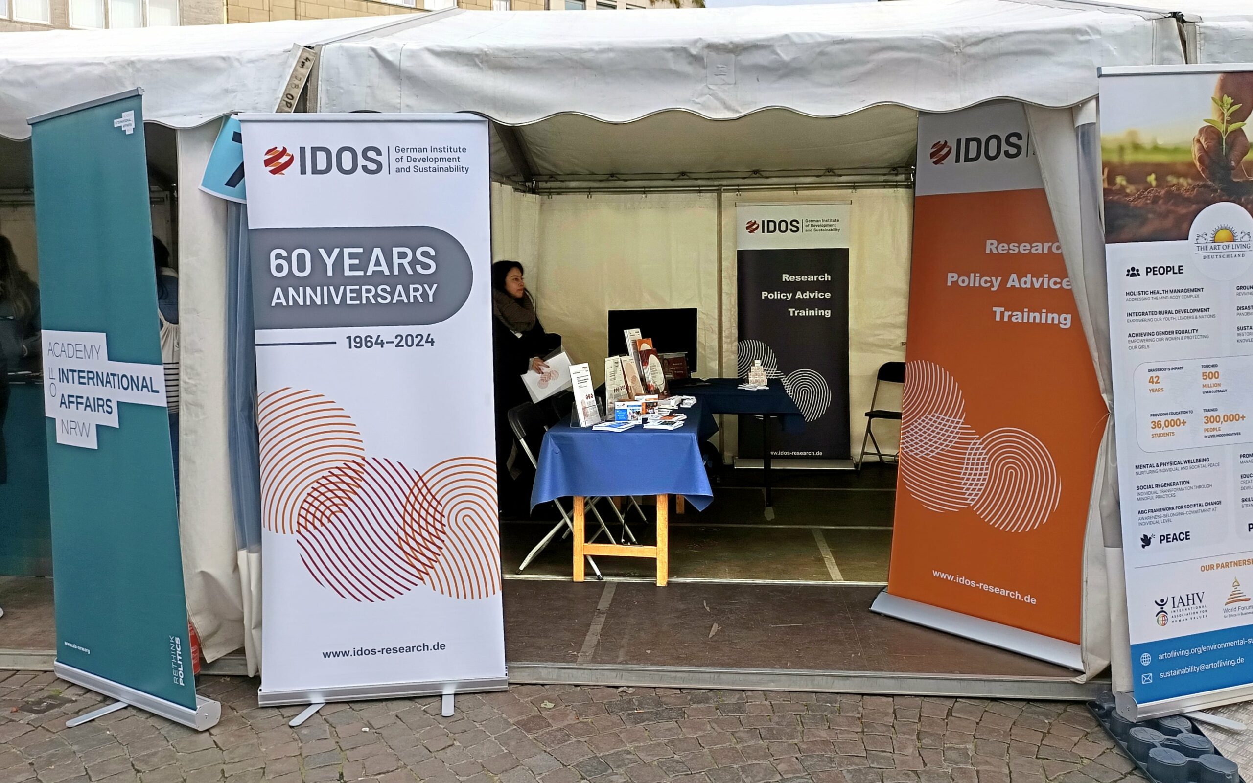 Photo: The IDOS stand at United Nations Day in Bonn on the market square in Bonn,