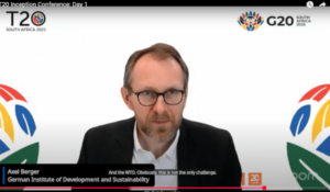 Screenshot von Axel Berger in an onlineVeranstaltung vor einem T20 Südafrika 2025 Hintergrund
