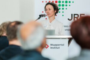 Photo: Anna-Katharina Hornidge bei ihrer Keynote zum Thema „Global Trade & Multilateralism in Disruptive Times“ auf dem Hans Singer Symposium.