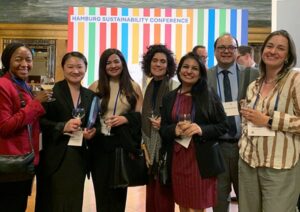 Photo of several MGG-Alumni from all over the world at the Hamburg Sustainability Conference