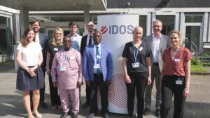 Group Photo in front of IDOS