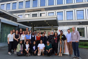 Gruppenfoto vor dem IDOS