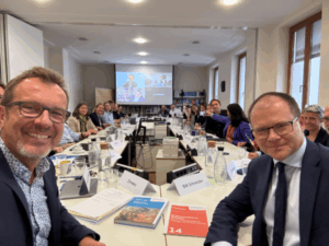 Vorne links und rechts: Jörg Drewes & Minister Carsten Schneider