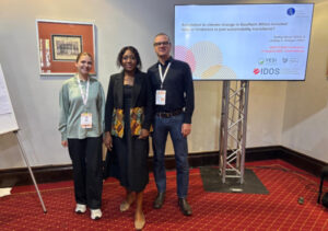 Dr. Steffen Bauer, Dr. Susan Ekoh und Sarah Löpelt vertreten IDOS auf der TC/ESG-Konferenz 2025 in Johannesburg.