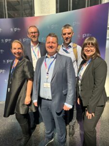 Gruppenfoto von IDOS-Expert*innen