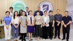 Gruppenphoto: Die IDOS Forscher Sven Grimm und Wulf Reiners mit Kolleg*innen aus Forschungseinrichtungen aus dem MGG-Netzwerk in China.