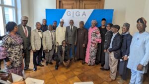 Gruppenfoto vor einem GIGA Aufsteller