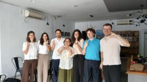 Groupphoto: The Postgraduate programme (PGP) Research team Indonesia making heart-handgestures.
