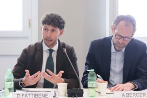 Photo: Axel Berger, stellvertretender Direktor des IDOS, beim Roundtable der ETTG.
