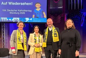 Gruppenphoto: IDOS-Direktorin Anna-Katharina Hornidge, Ministerin Reem Alabali Radovan, Misereor-Geschäftsführer Dr. Andreas Frick und Moderatorin Daniela Ordowski.